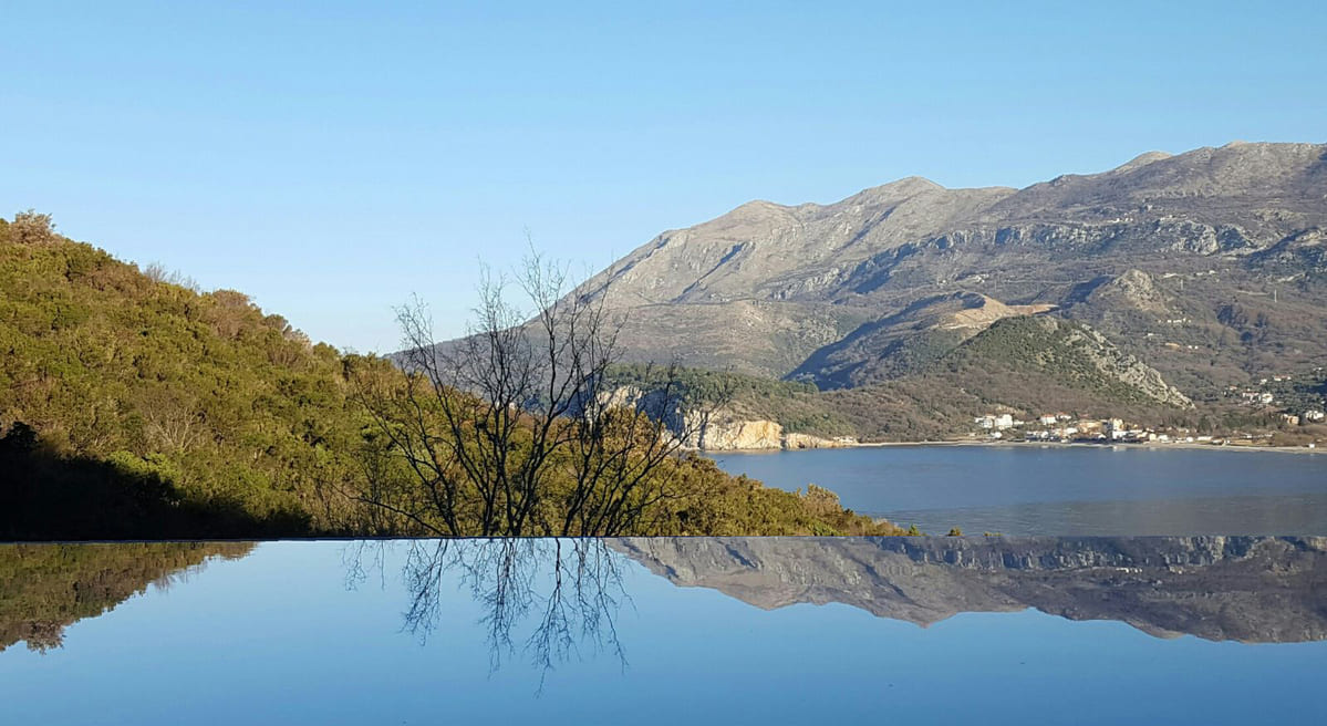 Piscine à débordements au Monténégro
