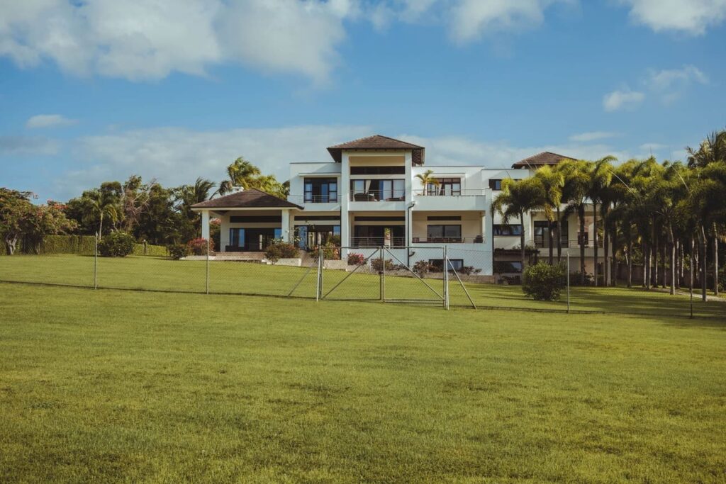 Photo terrain pour construction d'une piscine